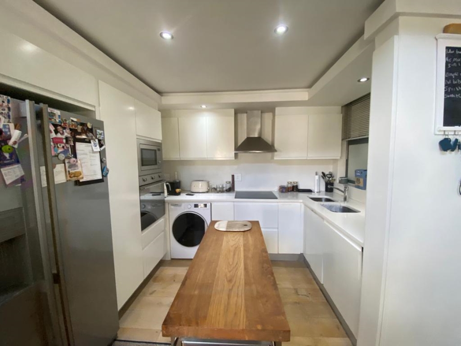 2 Bedroom Property for Sale in Vredehoek Western Cape